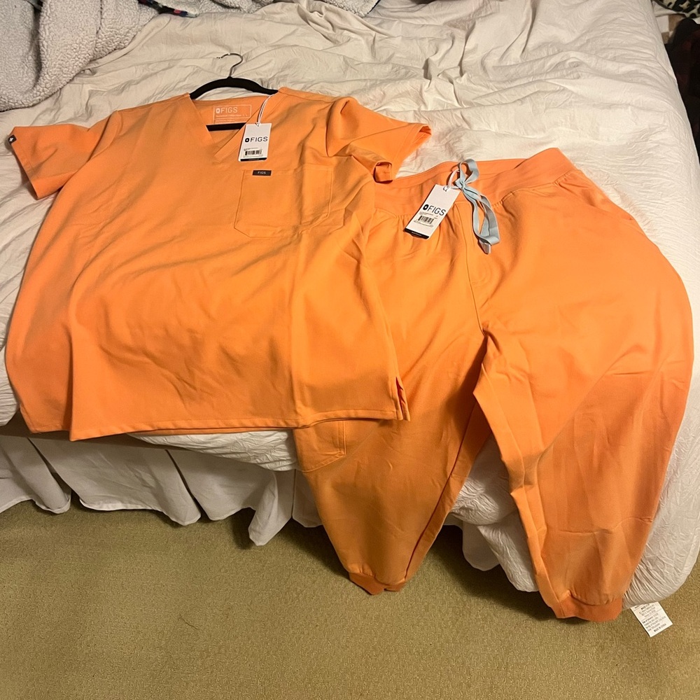 NWT Figs Set Shake Orange